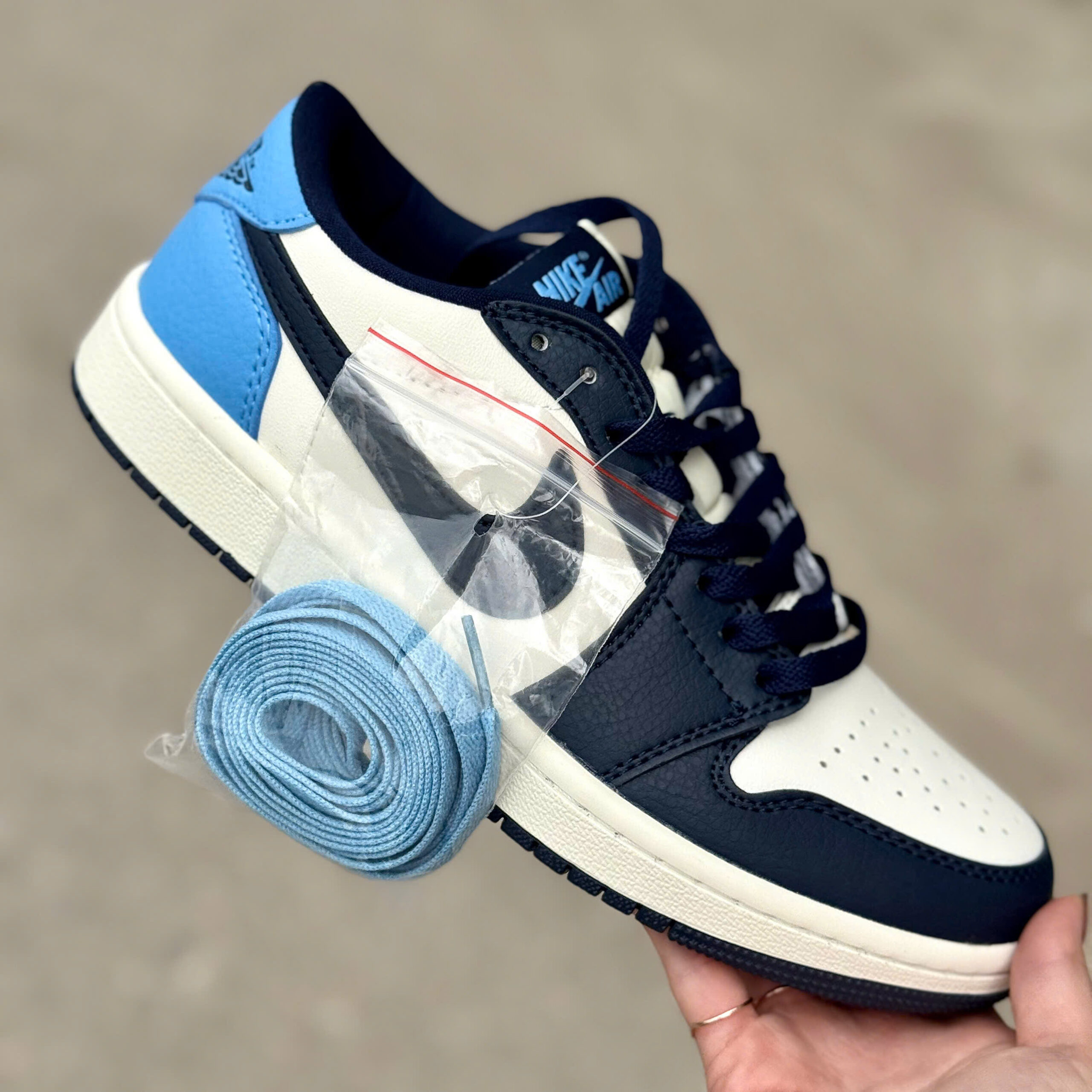 Jordan 1 Low OG Obsidian - Ảnh 2