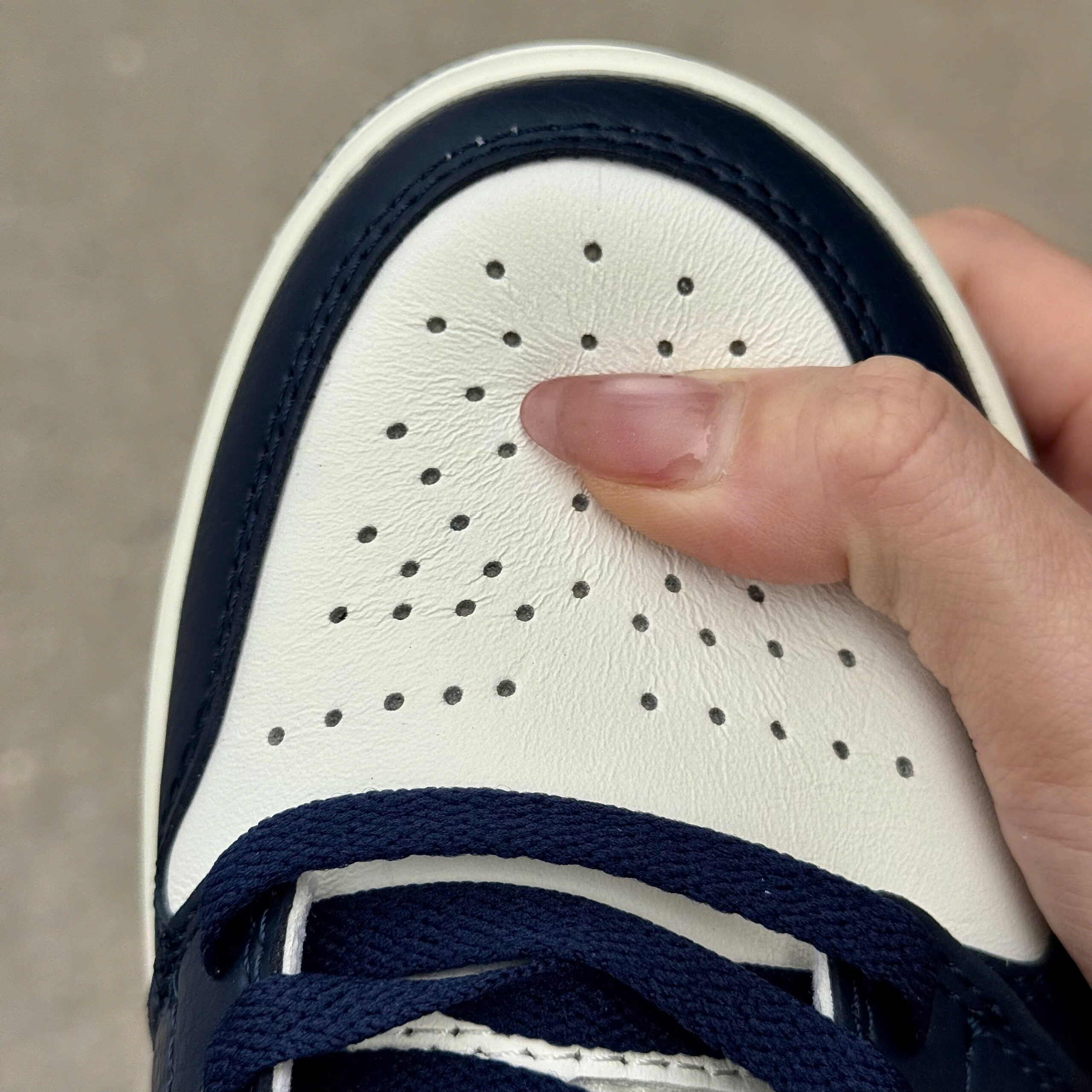 Jordan 1 Low OG Obsidian - Ảnh 3