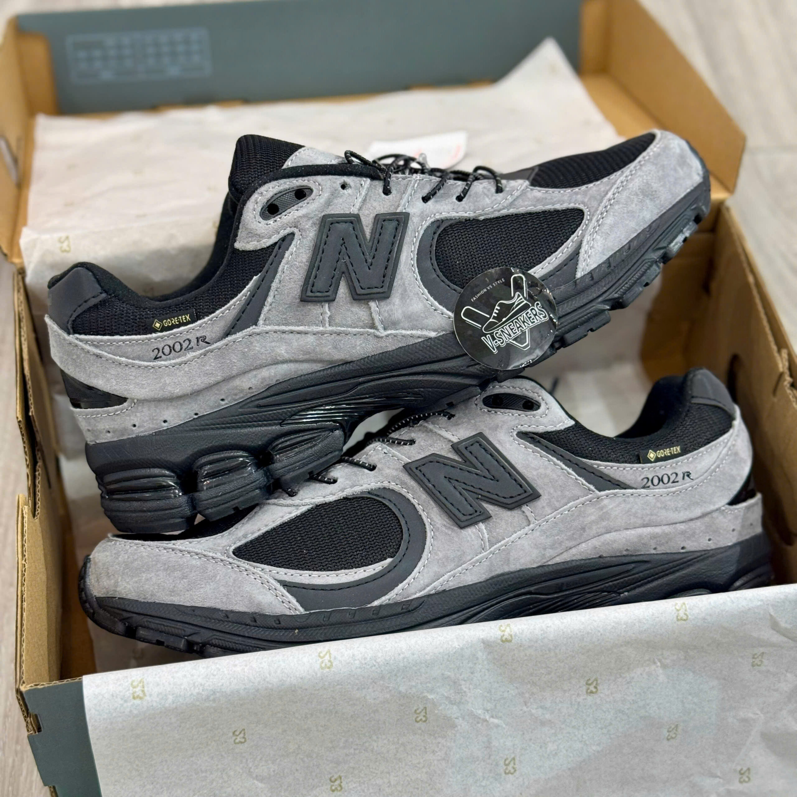 NB2002R XÁM ĐẬM