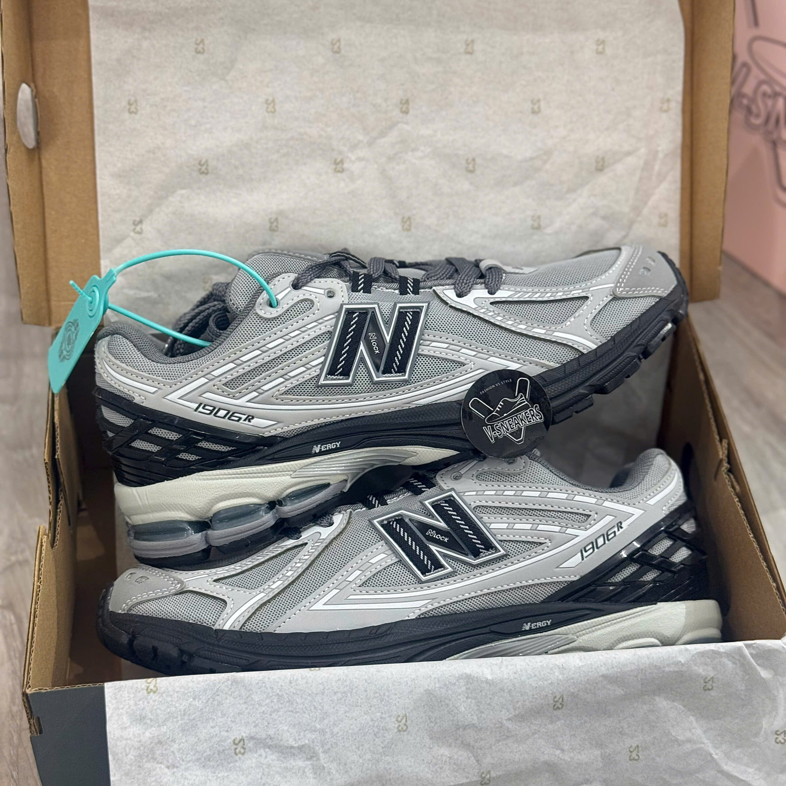 NB1906R Xám